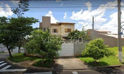 Sobrado à Venda com 4 quartos, 4 banheiros, 4 vagas