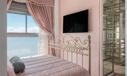 Apartamento 4 suítes FRENTE MAR no bairro Meia Praia em Itapema