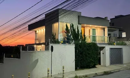 Linda Casa de 4 quartos á venda no Bairro Europa, Contagem/MG