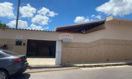 Linda Casa de 3 quartos e 6 vagas à Venda no Município de Ibirité, Região Metropolitana de BH