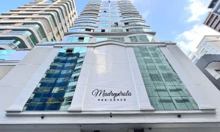 Apartamento com 3 quartos à venda na Rua 244, 211, Meia Praia, Itapema