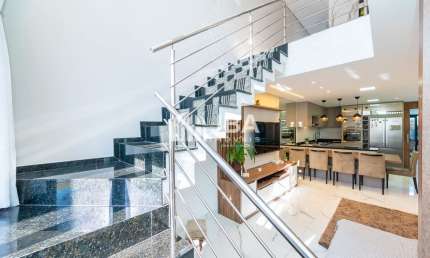 LINDO SOBRADO EM CONDOMÍNIO NO PINHEIRINHO COM 180M²