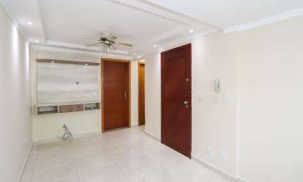Sobrado com 3 quartos e pintura nova – pronto para morar