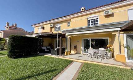 Sobrado à venda, 3 quartos, 1 suíte, 1 vaga, Condomínio Villas Resort - Xangri-Lá/RS