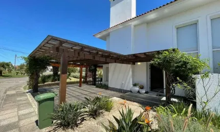 Sobrado à venda, 4 quartos, 4 suítes, 2 vagas, Condomínio Green Village - Xangri-Lá/RS