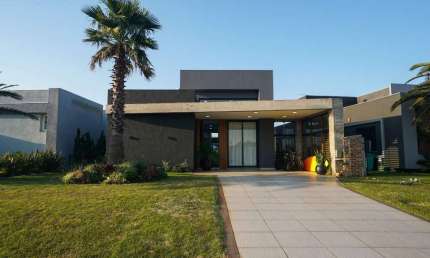 Casa à venda, 4 quartos, 4 suítes, 2 vagas, Condomínio Riviera Xangri-Lá - Xangri-Lá/RS