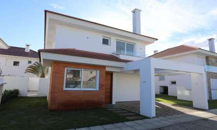 Sobrado à venda, 4 quartos, 4 suítes, 2 vagas, Condomínio Green Village - Xangri-Lá/RS