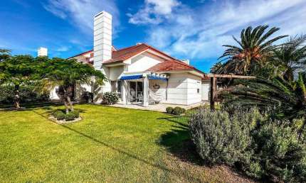 Sobrado à venda, 4 quartos, 4 suítes, 2 vagas, Condomínio Green Village - Xangri-Lá/RS