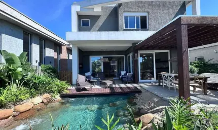 Sobrado à venda, 4 quartos, 4 suítes, 2 vagas, Condomínio Acqualina Beach - Xangri-Lá/RS