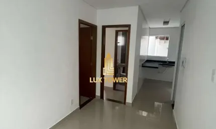 Casa sobrado de condomínio 43m2 c/ 2 quartos 1 suíte e pequeno quintal
