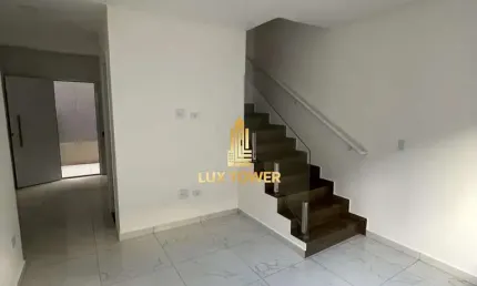 Casa condomínio de 57m2 c/ 2 quartos e quintal c/ churrasqueira