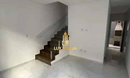 Casa Condomínio de 55m2 c/ 2 Quartos e Quintal c/ churrasqueira