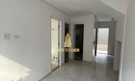 Casa condomínio de 40m2 c/ 2 quartos e quintal c/ churrasqueira