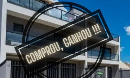 Sobrado à venda, com acabamento fino, piso laminado, persiana no Bom retiro