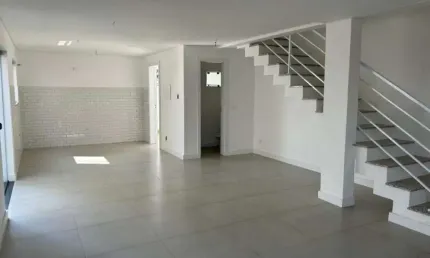 Sobrado com 3 quartos à venda no bairro alto   atuba  linha verde