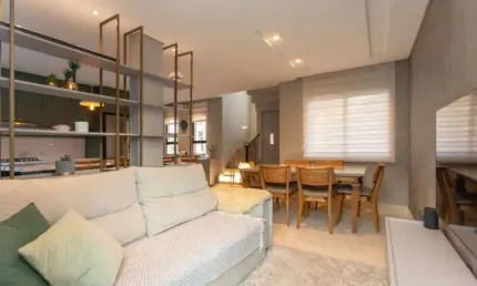 Lindo triplex em condomínio fechado, totalmente mobiliado, prox. ao Jacomar