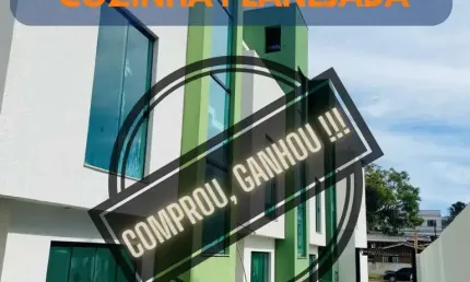 Sobrados em condomínio fechado com 2 quartos à venda em Santa Felicidade.