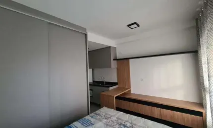 Studio com localização estratégica, próxima de uma ampla variedade de comércio.
