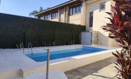 Casa térrea com piscina no coração do bairro Jardim Social, apenas 800 m do Festval.