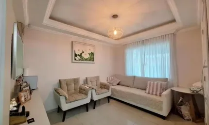 Excelente sobrado semi mobiliado em condomínio com 3 unidades, localizado no bairro guira.