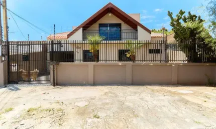 Casa à Venda com Piscina , 4 Suítes, 289m², Fanny, Curitiba, PR