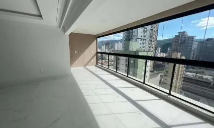 Apartamento com 4 quartos à venda em Meia Praia, Itapema  por R$ 2.420.000