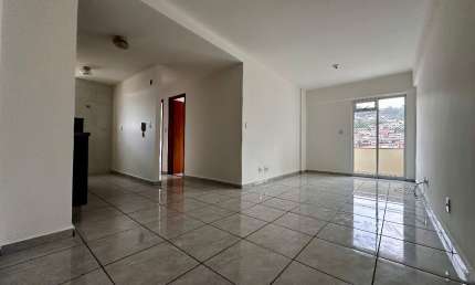 Apartamento com varanda e vaga coberta no Bonfim, prédio com elevador