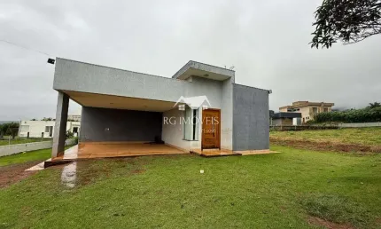 Casa linear 3 quartos no condomínio Serra dos Bandeirantes