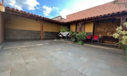 Excelente Casa de 04 Quartos no Bairro Cardoso - Belo Horizonte