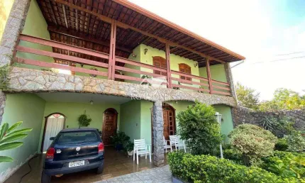 Casa com 3 quartos à venda na Vila São Paulo, Contagem 