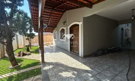 Alugo casa no bairro diamante com 4 quartos, suíte e 6 vagas