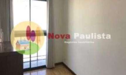 Apartamento com 1 dormitório, 1 banheiro e sacada para locação por R$ 4.000,00 + condomínio + IPTU