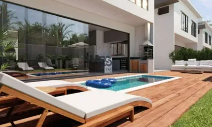 Casa de alto padrão em condomínio em Camburi, São Sebastião-SP: 3 quartos, 3 suítes, 3 salas, 4 banheiros, 1 vaga, 145m². Venda ou locação!