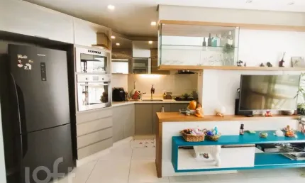 Lindo apartamento de 2 dormitórios no Itacorubi, o bairro mais conectado de Florianópolis.