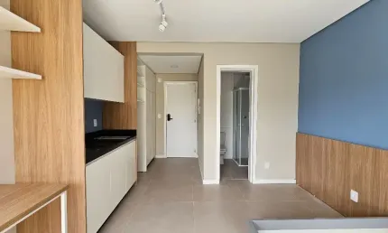 Studio mobiliado à venda à poucos metros da UFSC, em Florianópolis.