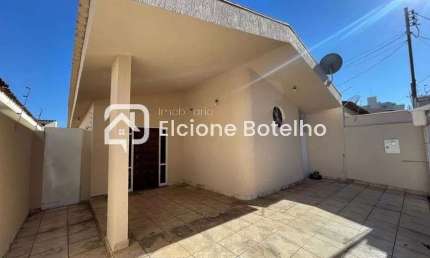 Casa para locação de aprox. 120 m², com 3 quartos, 1 suíte, no bairro Saraiva - Uberlândia - MG