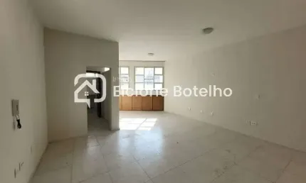 Sala para locação de aprox. 40 m², banheiro, no bairro Daniel Fonseca - Uberlândia - MG