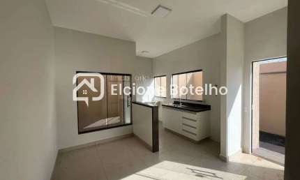 Casa para locação de aprox. 55 m², com 2 quartos, no bairro Shopping Park - Uberlândia - MG