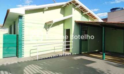 Casa comercial para locação de aprox. 70 m², com 3 quartos, no bairro Nossa Srª Aparecida - MG
