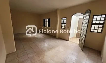 Casa para locação de aprox. 220 m², com 5 quartos, no bairro Custodio Pereira - Uberlândia - MG