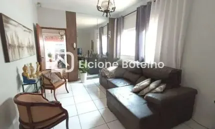 Casa para locação de aprox. 207 m², com 4 quartos, no bairro Chacaras Tubalina e Quartel - MG