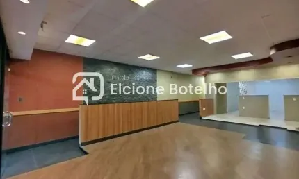 Cômodo para locação de aprox. 184 m², com habite-se, no bairro Martins - Uberlândia - Mg