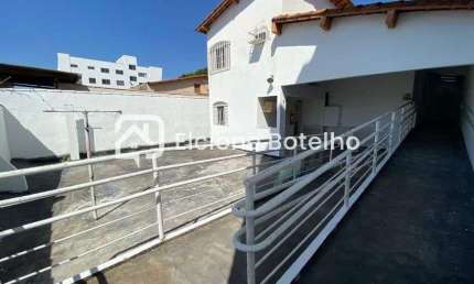 Casa comercial para locação de aprox. 200 m², com 4 quartos, no bairro Lídice - Uberlândia - MG