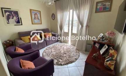 Casa sobrado para locação de aprox. 150 m², com 3 quartos, no bairro Marta Helena - Uberlândia - MG