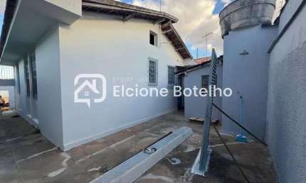 Casa para locação de aprox. 120 m², com 3 quartos, no bairro Nossa Srª Aparecida - Uberlândia - MG
