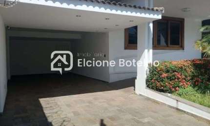 Casa comercial para locação de aprox. 280 m², com 4 salas, no bairro Saraiva - Uberlândia - Mg