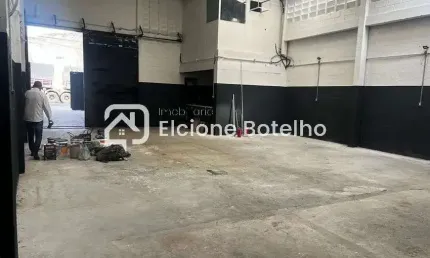 Galpão para locação de aprox. 275 m², no bairro Nossa Senhora das Graças - Uberlândia - Mg