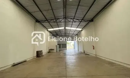 Galpão para locação de aprox. 200 m², frente recuada, no bairro Santa Rosa - Uberlândia - MG