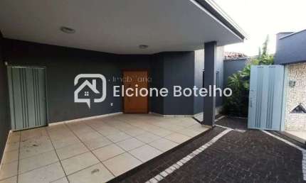 Casa para locação de aprox. 200 m², com 3 quartos, no bairro Cidade Jardim - Uberlândia - MG