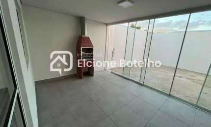 Casa para locação de aprox. 70 m², com 2 quartos, no bairro Aclimação - Uberlândia - MG
